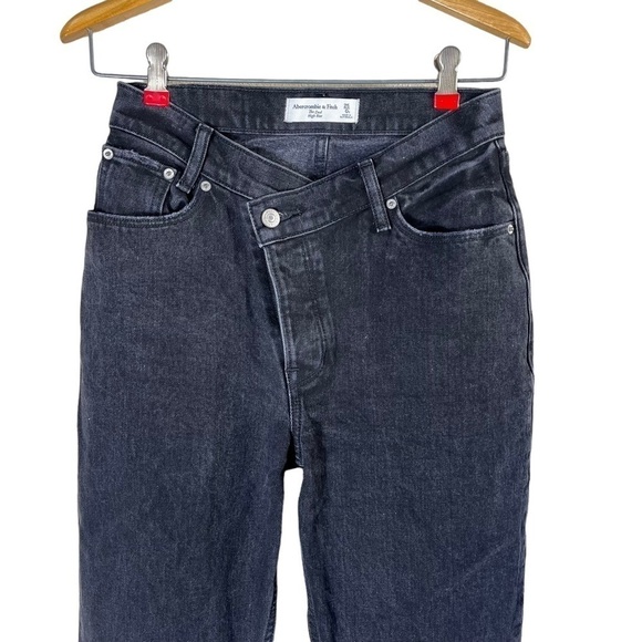 ABERCROMBIE & FITCH The Dad High Rise Crossover Waist Jeans - Picture 5 of 13
